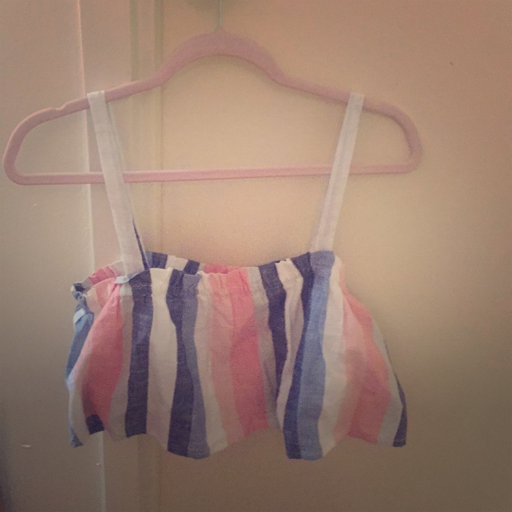 I’m selling a crop top for the summer